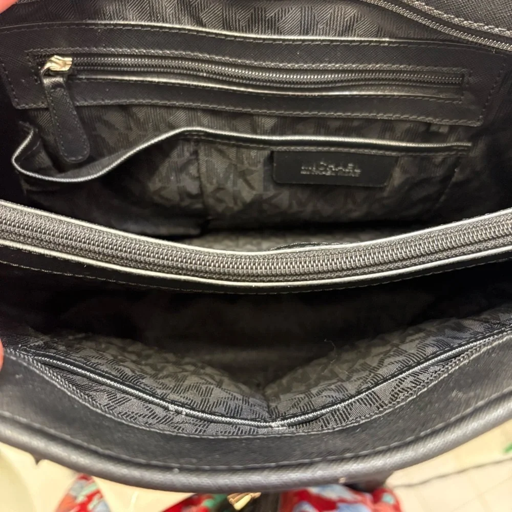 Michael kors black saffiano leather zippered business laptop tote bag